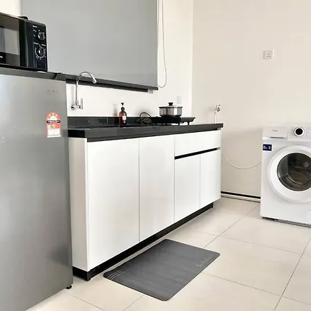 Urban Suites #Luxury Leisure #Infinity Pool #Local Neighbourhood #4Pax #2Br 2Bath #2King #Quality Well Maintained #Private Host Jelutong Bagian luar foto