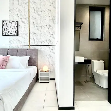 Urban Suites #Luxury Leisure #Infinity Pool #Local Neighbourhood #4Pax #2Br 2Bath #2King #Quality Well Maintained #Private Host Jelutong Bagian luar foto