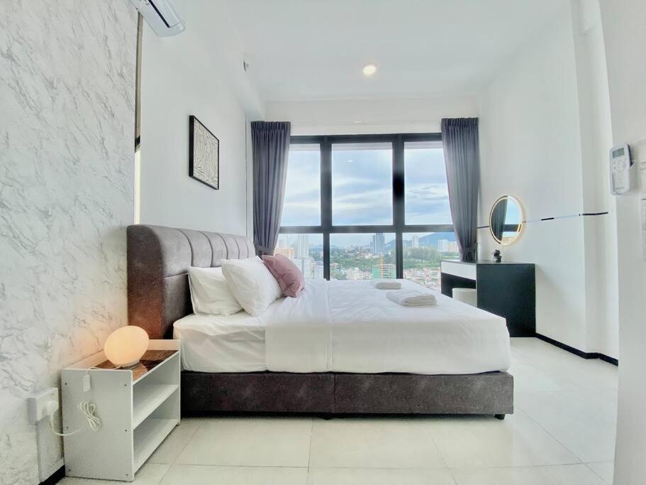 Apartment Urban #luxury Leisure #infinity Pool #local Neighbourhood #4pax #2br 2bath #2king #quality Well Maintained #private Host Jelutong