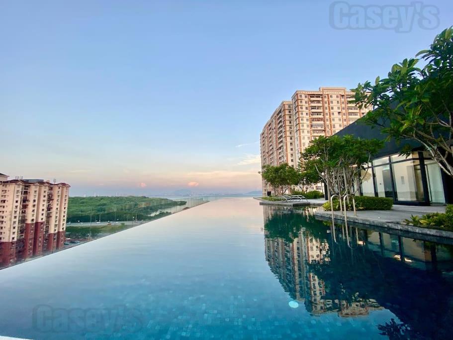 Urban #luxury Leisure #infinity Pool #local Neighbourhood #4pax #2br 2bath #2king #quality Well Maintained #private Host Pangsapuri