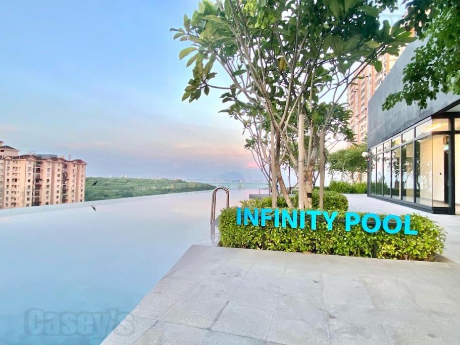 Pangsapuri Urban #luxury Leisure #infinity Pool #local Neighbourhood #4pax #2br 2bath #2king #quality Well Maintained #private Host Jelutong